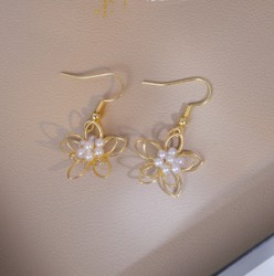 Aretes Flor y Perlitas Dorada 2C5