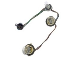 ARNES (SK38518) JGO. DE ARNES CON CONECTOR 4 TERMINALES PLANAS CON SOQUET Y FOCO 158G Y 2 SOQUET C/FOCO 3157.