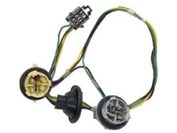 ARNES (SK38820) JGO. DE ARNES CON CONECTOR DE 4 ENTRADAS Y 2 SOQUET P/FOCO 3157 INCLUYE FOCOS.