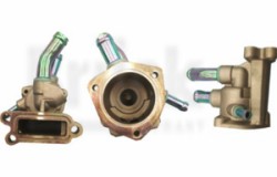 BRIDA (1106165Y00) BRIDA TOMA AGUA TSURU III 1994-1996 – MOTOR 16 VALVULAS – ALUMINIO – HOUSING