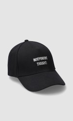 Gorra Con Bordado Negra