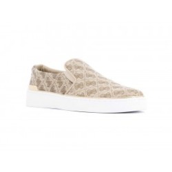 Tenis con logotipo Guess café