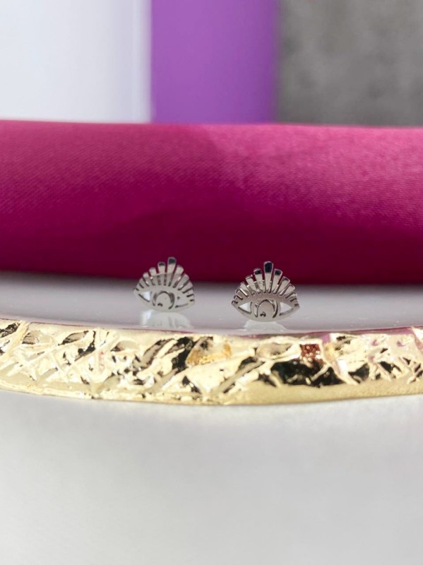 Aretes broquel plateado ojo pestañas 14.1