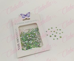 Decoración CRISTAL de plástico color VERDE CAMALEON en diferentes tamaños para uñas, aprox 600 piezas en sobre de 11.5x7cm, Q22-
