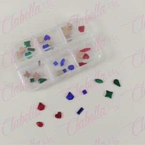 Decoración cristal diferentes figuras para uñas aprox 25 piezas en pastillero – estuche de 7.5x5cm con 6 divisiones y tapa indiv