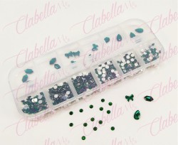 Decoración CRISTALES VERDE CON FIGURAS para uñas, aprox 400 piezas en pastillero – estuche de plástico de 13x5cm con 12 division