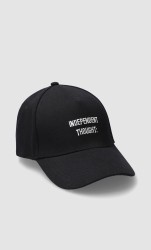 Gorra Con Bordado Negra