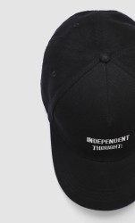 Gorra Con Bordado Negra