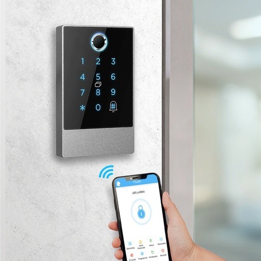 Control de acceso a puerta con sistema biométrico | Jako Herrajes