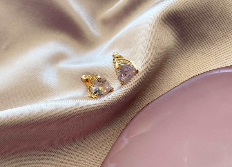 Aretes 113 corazon broquel contorno zirconia