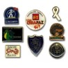 PINS PLASTICO METALIZADO CON IMPRESION DIGITAL CON...