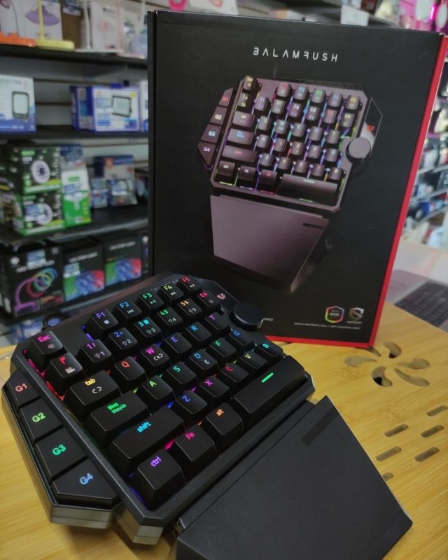 TECLADO GAMER DOMINATE GK540 MECANICO UNA MANO RGB REPOSAMUNECA SWTCH AZUL NGO BALAM RUSH BR932721