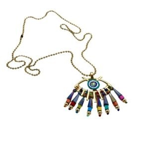 Collar con ojo, piel pintada y cristales