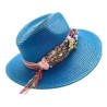 Sombrero con cinta tejida y diferentes dijes bordados